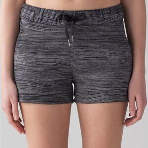 Lululemon Women's On the Fly Casual Shorts - 8
